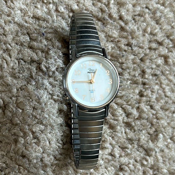 Timex women’s vintage dainty silver bracelet watch one‎ size stretches - Picture 1 of 7